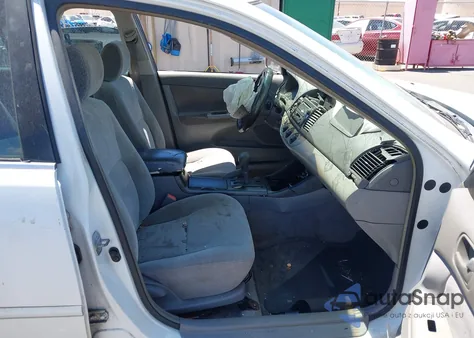 2002 Toyota Camry Le V6/Se V6/Xle V6 from USA, damaged, VIN JTDBF32K320019569